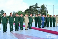 General Nguyen Trong Nghia pays tribute to President Ho Chi Minh in Algeria